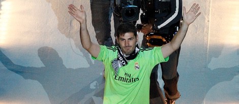 Iker Casillas celebrando la décima Champions del Real Madrid en el Bernabéu