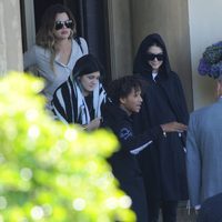 Khloé Kardashian, Kendall Jenner, Kylie Jenner y Jaden Smith en el hotel de Florencia tras la boda de los West