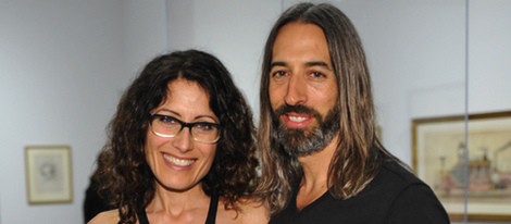 Lisa Edelstein y Robert Rusell en la inauguración de la galería Kohn