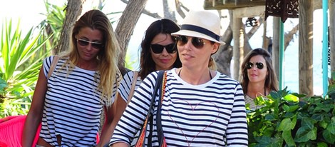 Elisabeth Reyes en su despedida de soltera en Tarifa con María José Suárez y Raquel Rodríguez