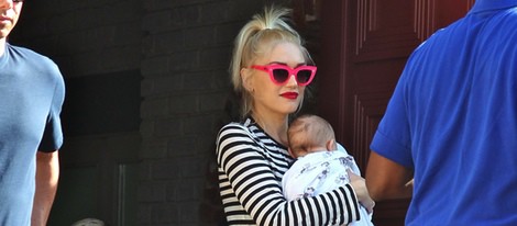 Gwen Stefani con sus hijos Apollo y Kingston en la fiesta del Memorial Day 2014 de Joel Silver