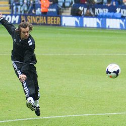 Harry Styles jugando el partido benéfico en Leicester