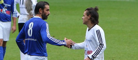 Harry Styles y Dean Holdsworth en el partido benéfico