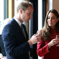 Guillermo de Inglaterra y Kate Middleton visitan una destilería de whisky en Crieff