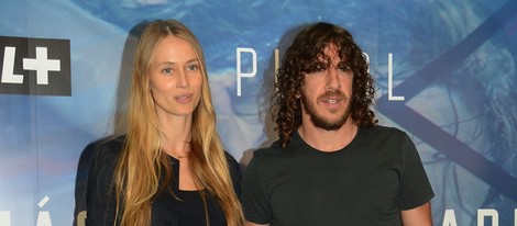 Carles Puyol y Vanesa Lorenzo en el estreno del documental 'Puyol, más que un capitán'