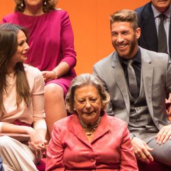 Eva González y Sergio Ramos en la entrega de premios de las Medallas de Oro de Sevilla