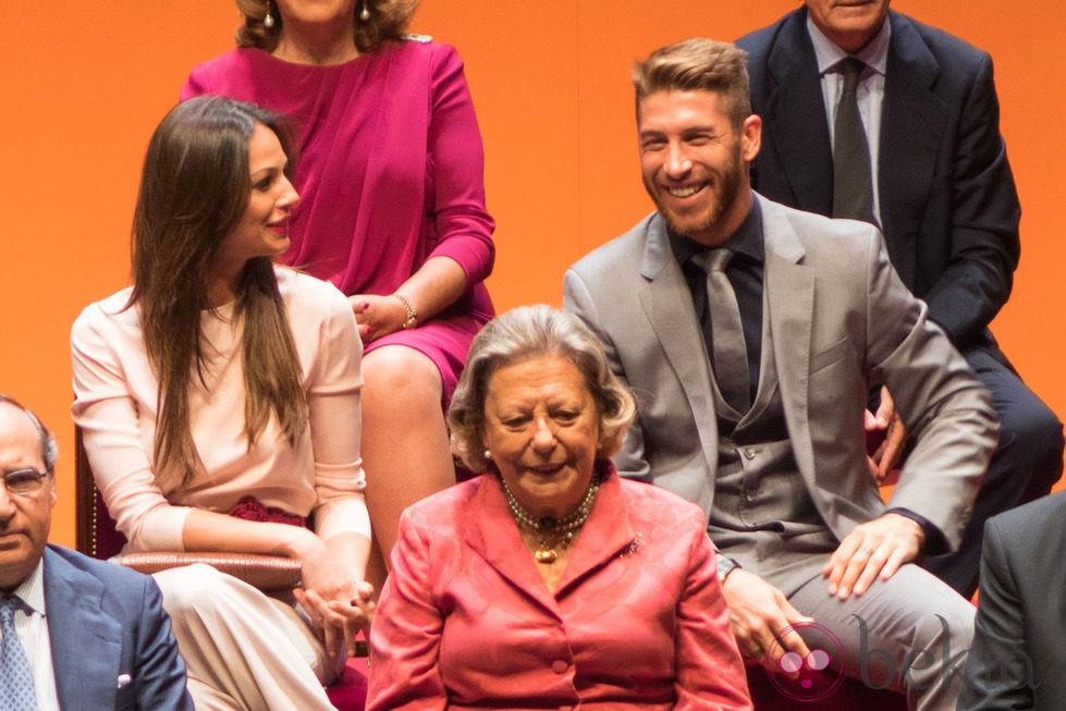 Eva González y Sergio Ramos en la entrega de premios de las Medallas de Oro de Sevilla