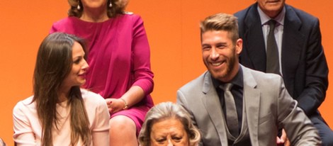 Eva González y Sergio Ramos en la entrega de premios de las Medallas de Oro de Sevilla