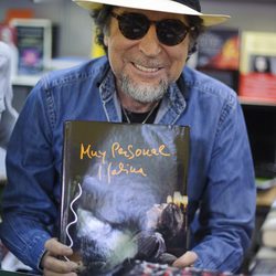 Joaquín Sabina en la Feria del Libro de Madrid 2014