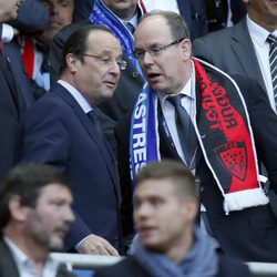 Alberto de Mónaco con François Hollande en un partido de rugby