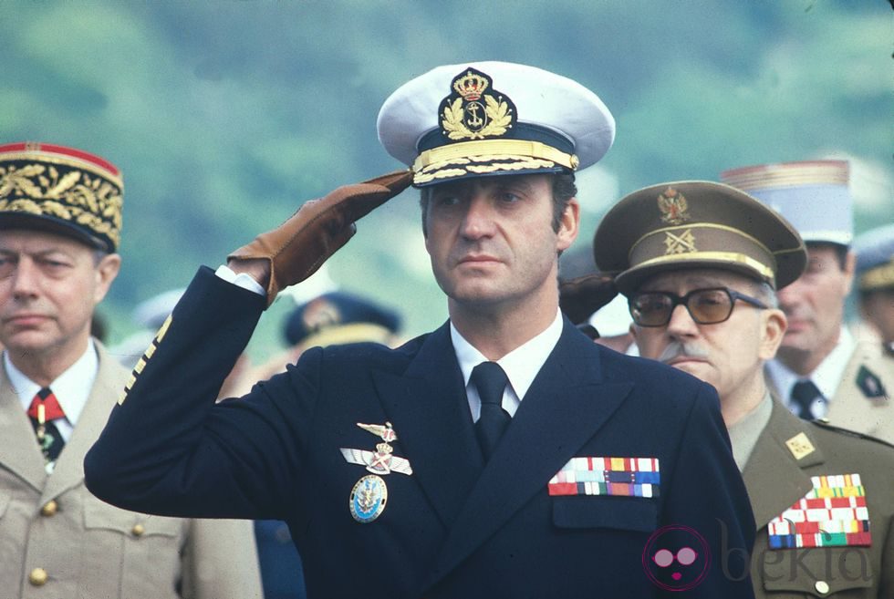 El Rey Juan Carlos I en saludo militar