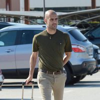 Pep Guardiola en el aeropuerto de Barcelona tras celebrar su boda en Marruecos