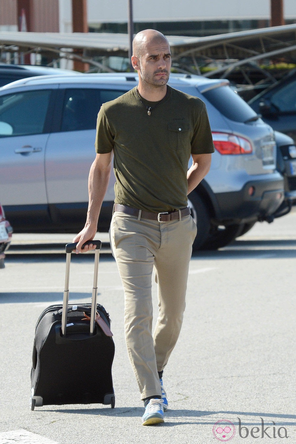 Pep Guardiola en el aeropuerto de Barcelona tras celebrar su boda en Marruecos