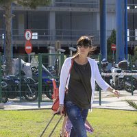 Cristina Serra en el aeropuerto de Barcelona tras celebrar su boda en Marruecos