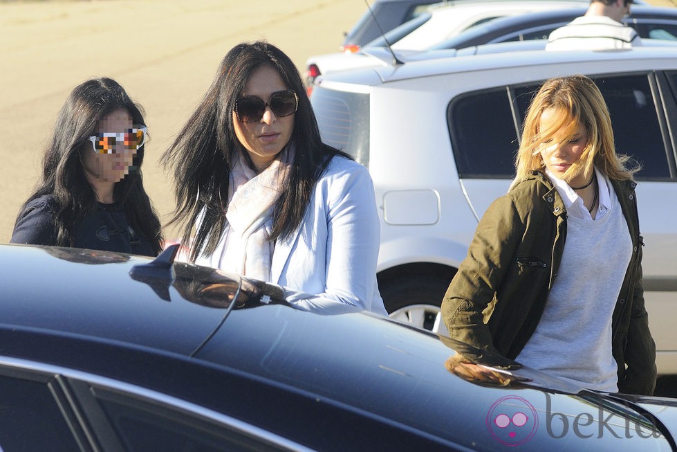 Ana María Aldón y Gloria Camila llegando a la prisión de Zuera para visitar a Ortega Cano