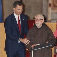 Los Príncipes Felipe y Letizia entregan el Premio Príncipe de Viana 2014 a Tarsicio de Azcona