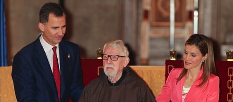 Los Príncipes Felipe y Letizia entregan el Premio Príncipe de Viana 2014 a Tarsicio de Azcona