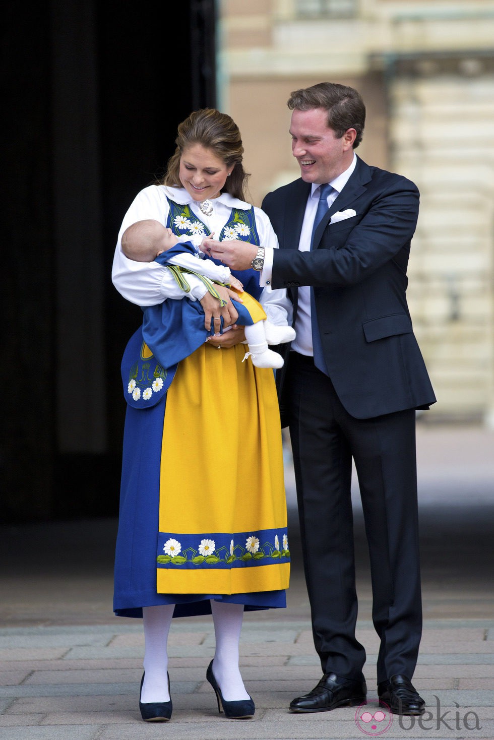 Magdalena de Suecia y Chris O'Neill abren las puertas del Palacio Real por primera vez con su hija Leonor