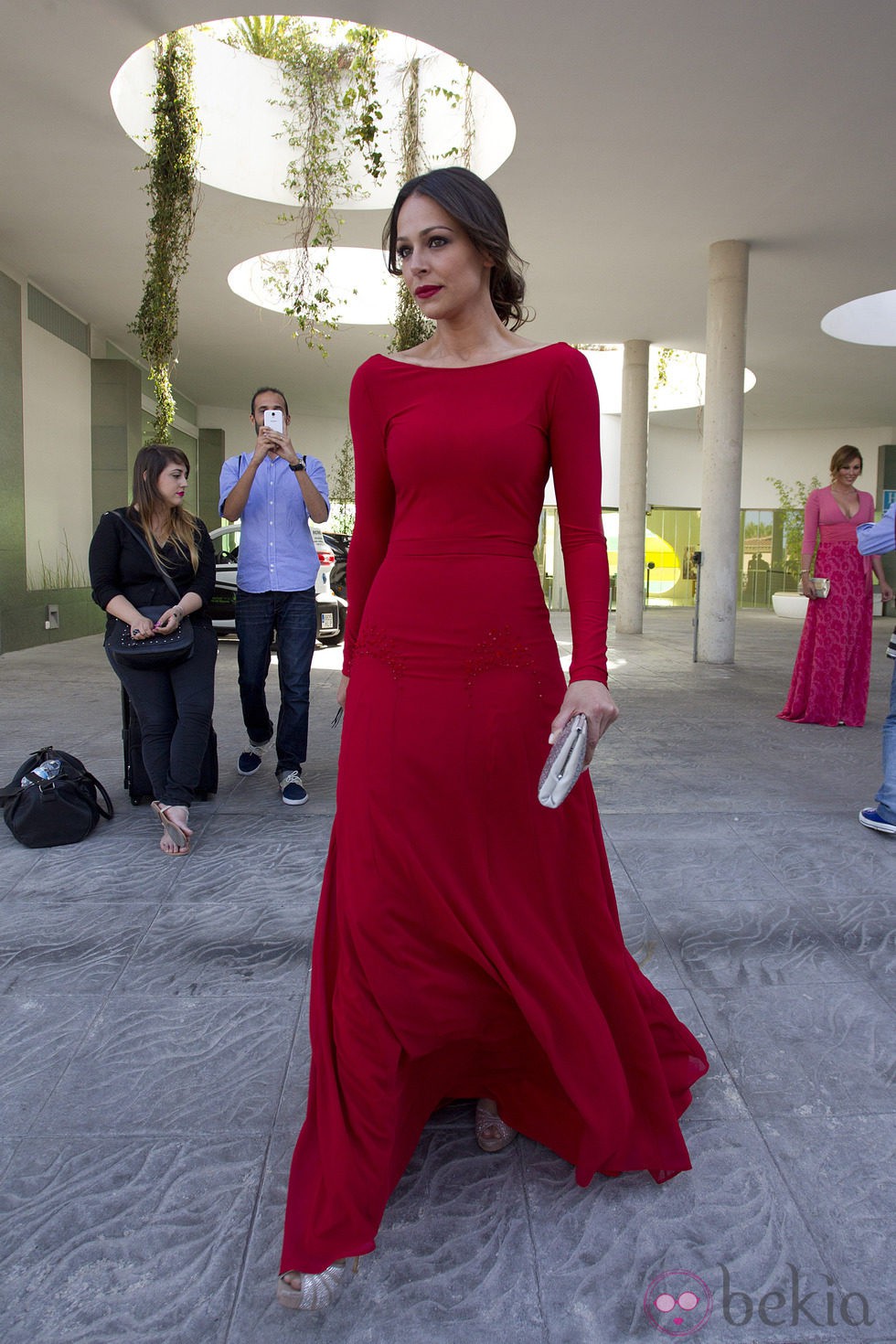 Eva González en la boda de Elisabeth Reyes y Sergio Sánchez