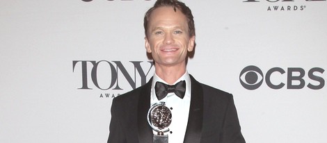 Neil Patrick Harris con su galardón en los Premios Tony 2014