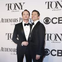 Neil Patrick Harris y David Burtka en los Premios Tony 2014