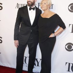 Hugh Jackman y Deborra-Lee Furness en los Premios Tony 2014