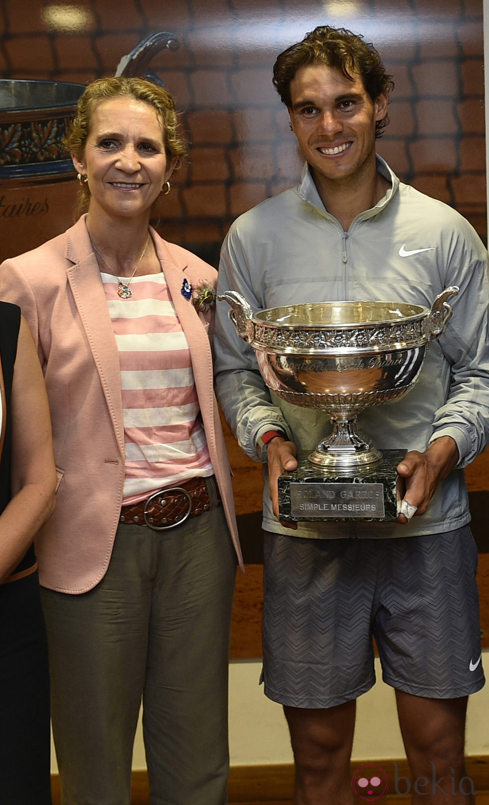 Rafa Nadal posando con la Infanta Elena tras ganar Roland Garros 2014