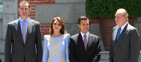 El Rey Juan Carlos y el Príncipe Felipe con el presidente de México y su esposa