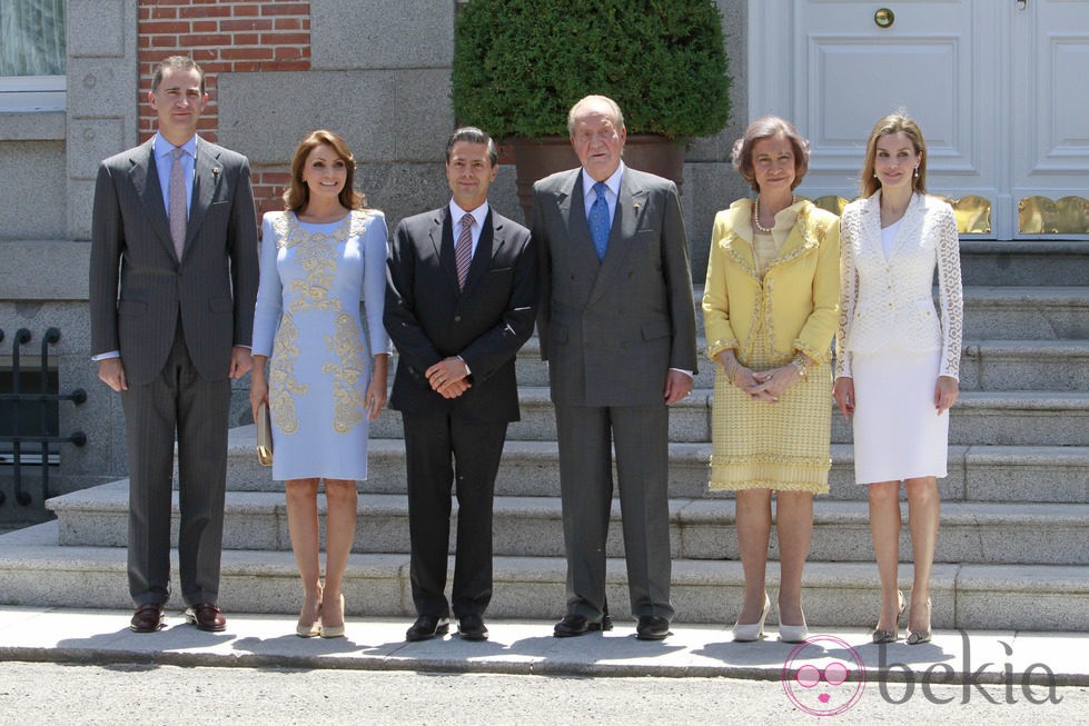 Los Reyes y los Príncipes con el presidente de México y su esposa en La Zarzuela