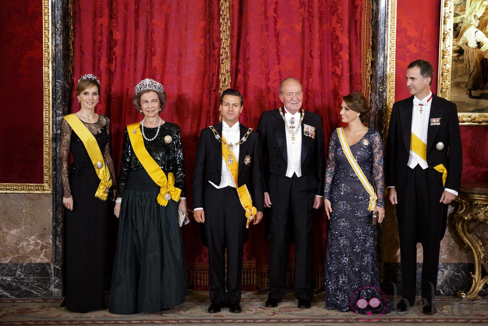 Los Reyes y los Príncipes con el presidente de México y su esposa en una cena de gala en el Palacio Real