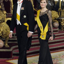 Los Príncipes Felipe y Letizia en la cena de gala al presidente de México y su esposa en el Palacio Real