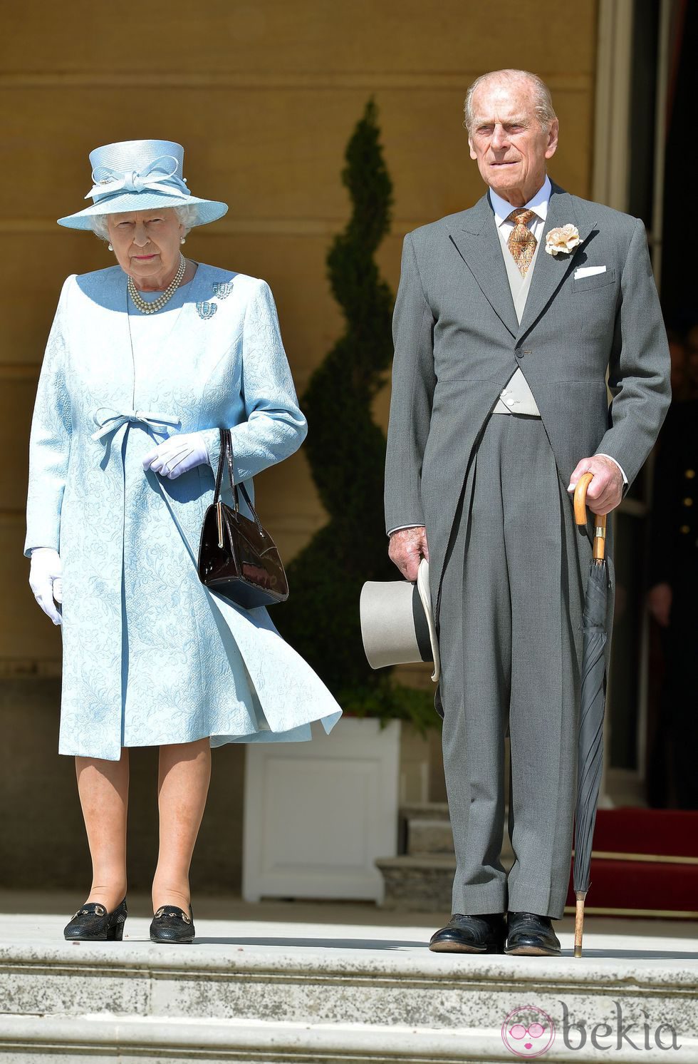 El Duque de Edimburgo el día de su 93 cumpleaños junto a la Reina Isabel