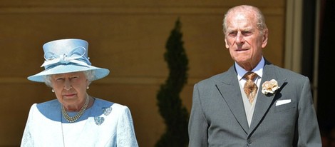 El Duque de Edimburgo el día de su 93 cumpleaños junto a la Reina Isabel