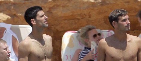 Novak Djokovic disfruta de su despedida de soltero en una playa de Ibiza