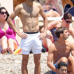 Novak Djokovic con el torso desnudo disfruta de su despedida de soltero en Ibiza