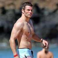 James Marsden presume de cuerpo durante unas vacaciones en Hawaii