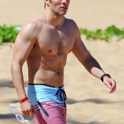 James Marsden sin camiseta durante unas vacaciones en Hawaii