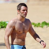 James Marsden sin camiseta durante unas vacaciones en Hawaii