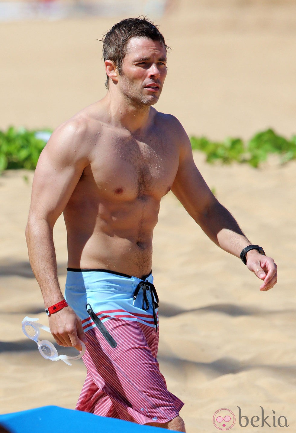 James Marsden sin camiseta durante unas vacaciones en Hawaii