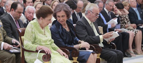 La Reina Sofía con los Duques de Soria en uno de sus últimos actos oficiales como Reina de España