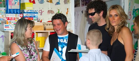 Alejandro Sanz visitando a los niños del Hospital 12 de Octubre de Madrid