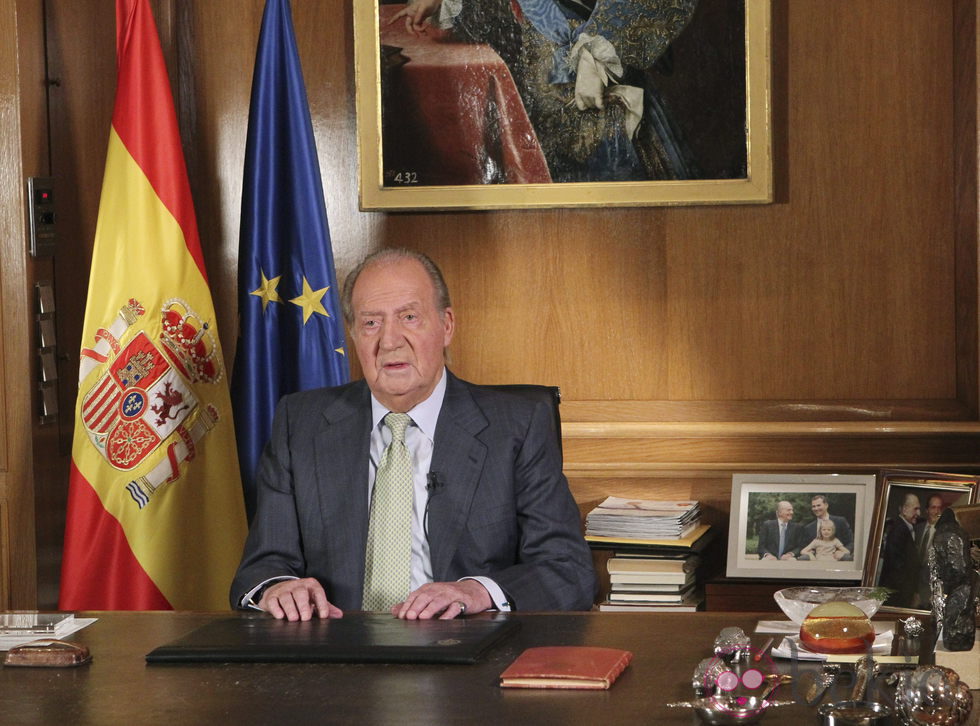 El Rey Juan Carlos durante el mensaje en el que anunció su abdicación