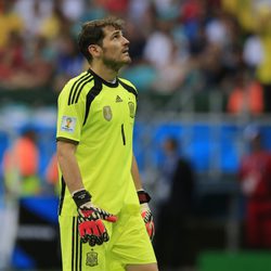 Iker Casillas se lamenta de la derrota de 'La Roja' ante Holanda en el Mundial 2014