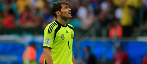 Iker Casillas se lamenta de la derrota de 'La Roja' ante Holanda en el Mundial 2014