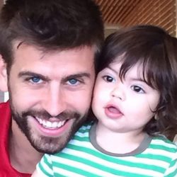 Primer plano de Gerard Piqué y Milan en Washington