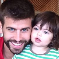 Primer plano de Gerard Piqué y Milan en Washington