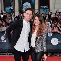 Josh Beech y Shenae Grimes en los Premios Much Music Awards 2014