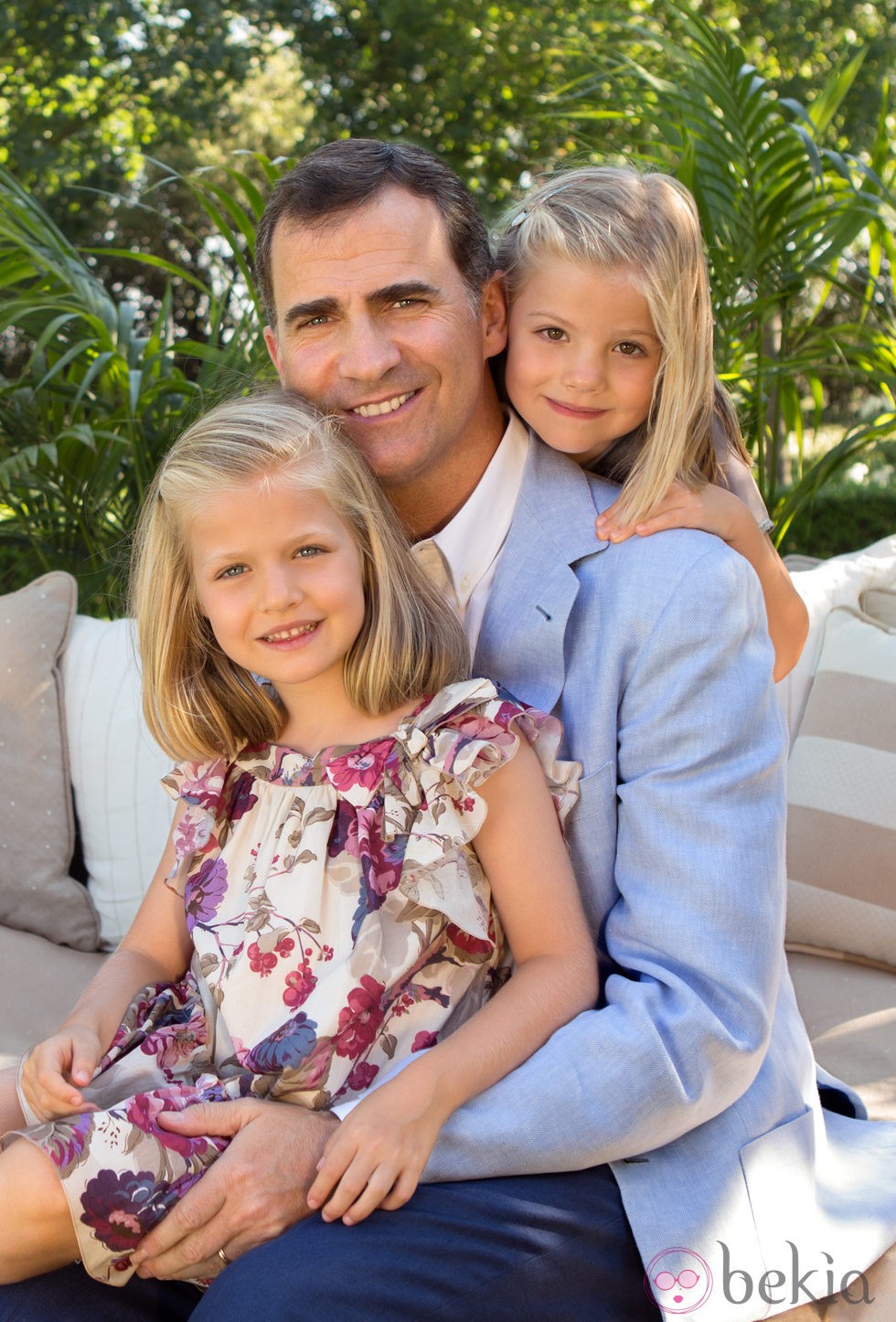 Retrato inédito del Príncipe Felipe con las Infantas Leonor y Sofía