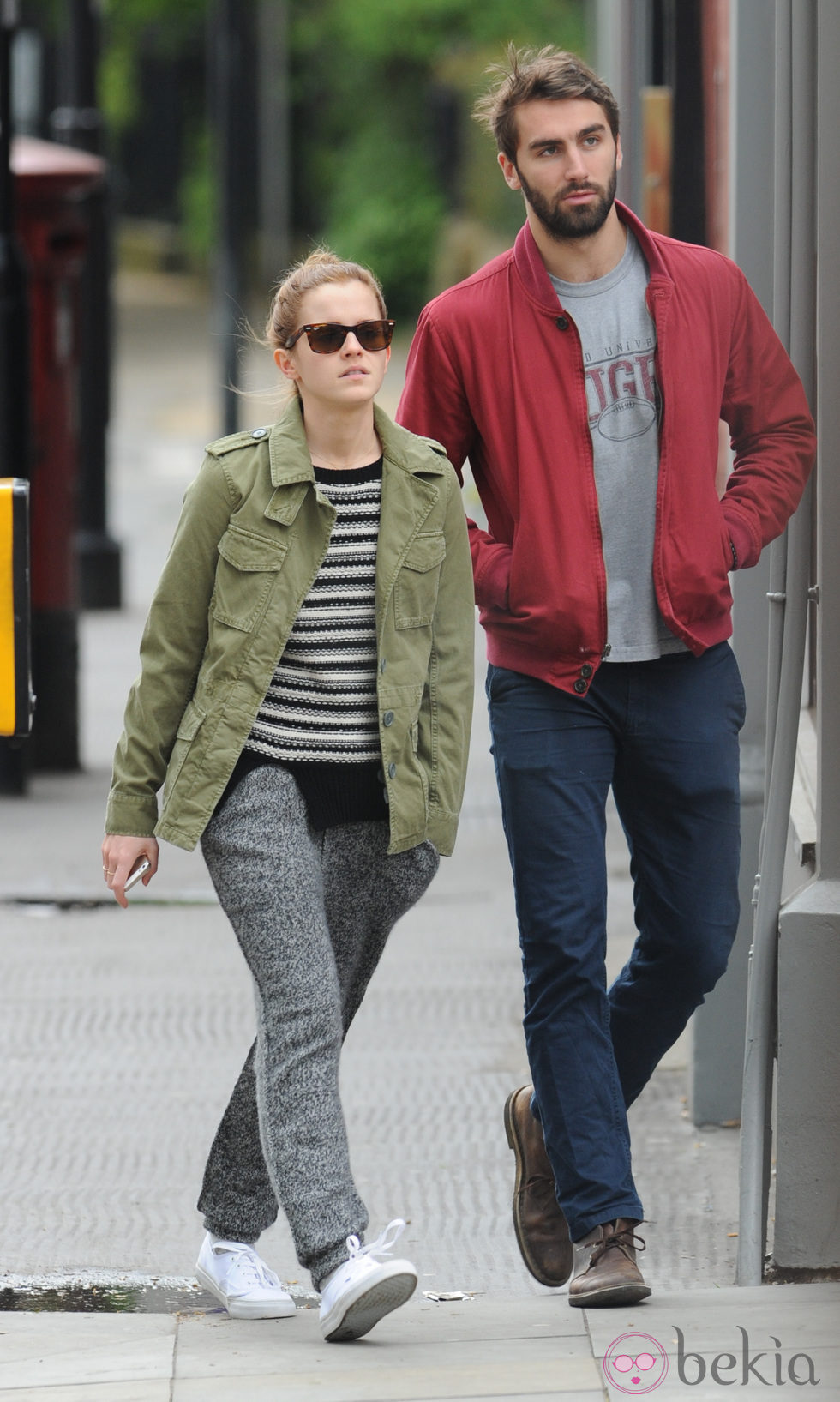 Emma Watson y Matthew Janney pasean por Londres 