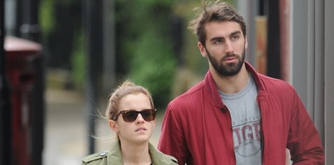 Emma Watson y Matthew Janney pasean por Londres 